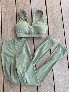 Aerie // Matcha Sage Green Active Set Real Me 7/8 Leggings & Bra